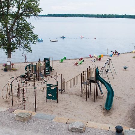 Mccreary'S Beach Resort 珀斯 外观 照片