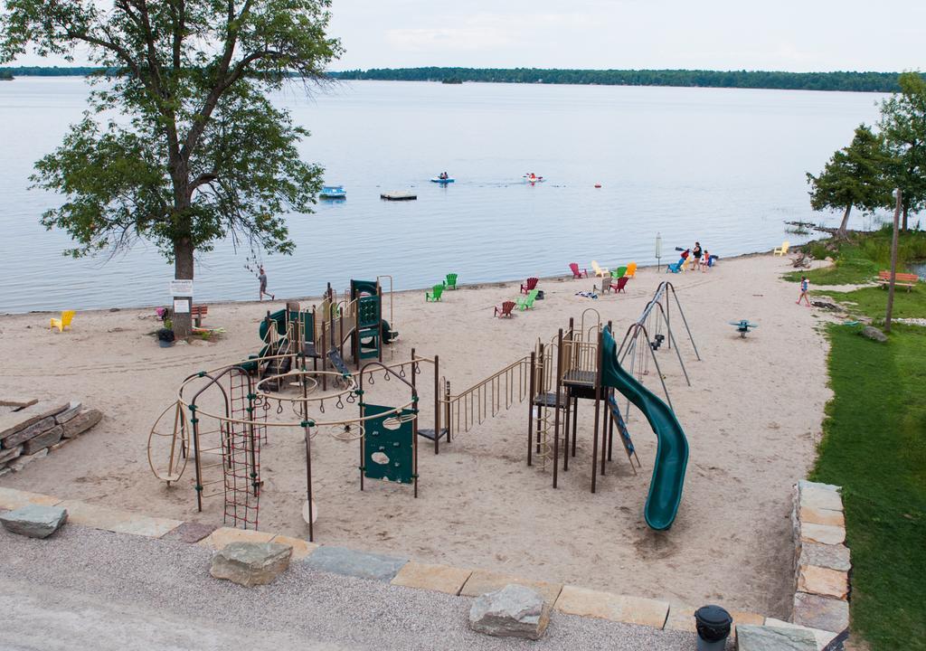 Mccreary'S Beach Resort 珀斯 外观 照片